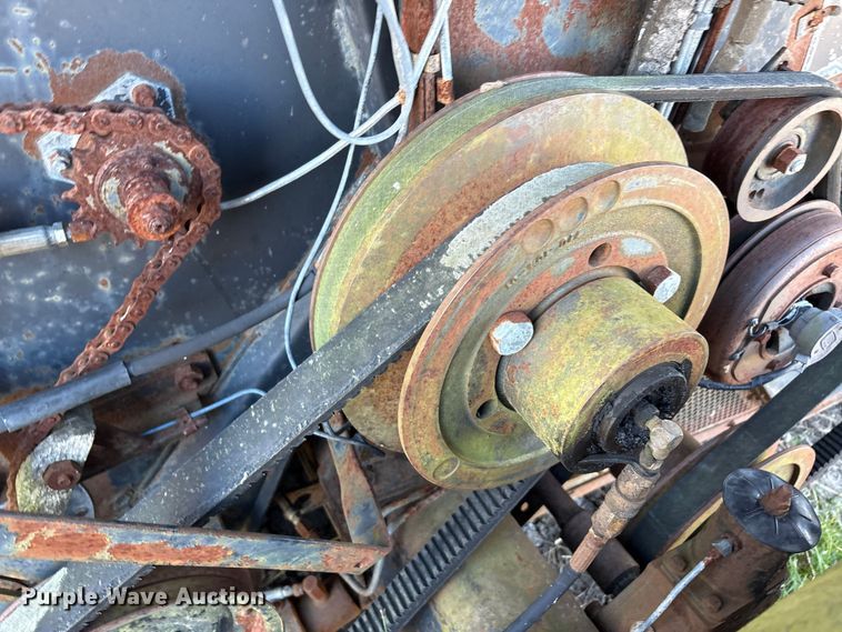 image for item EU0186 Gleaner F2 combine