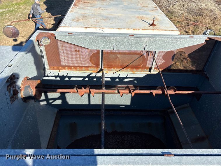 image for item EU0186 Gleaner F2 combine