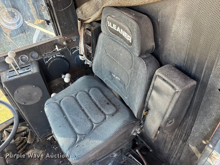 image for item EU0186 Gleaner F2 combine