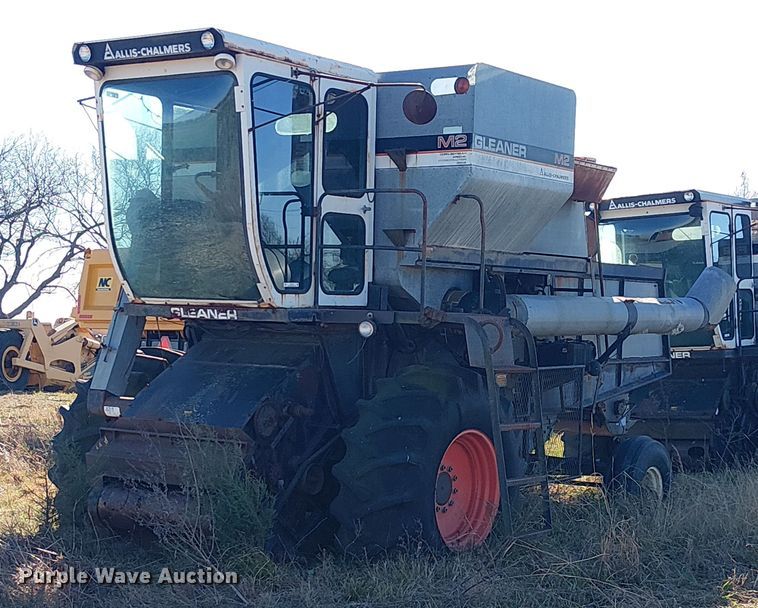 image for item EU0187 Allis-Chalmers M2 Gleaner combine