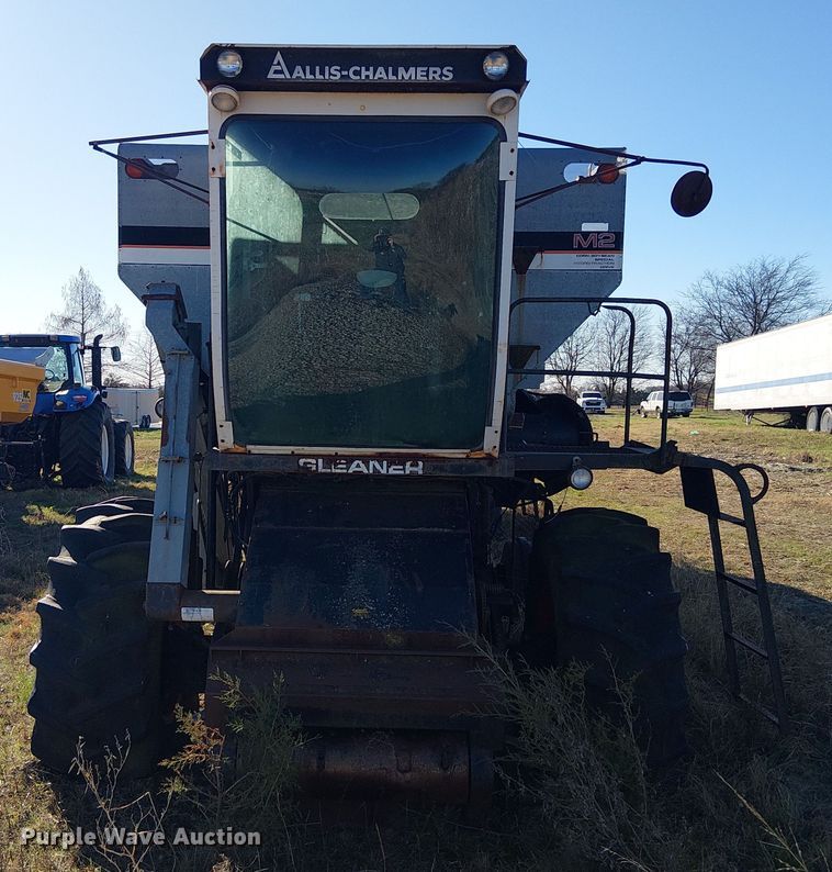 image for item EU0187 Allis-Chalmers M2 Gleaner combine