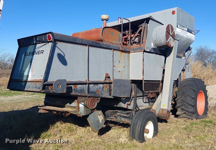 image for item EU0187 Allis-Chalmers M2 Gleaner combine