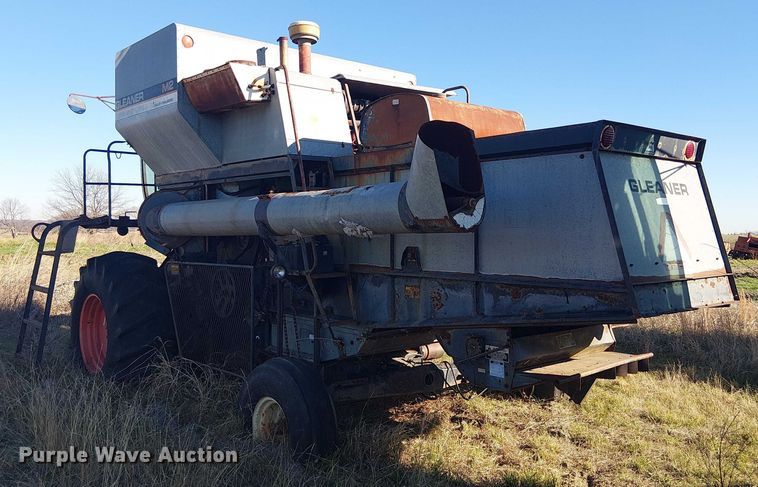 image for item EU0187 Allis-Chalmers M2 Gleaner combine
