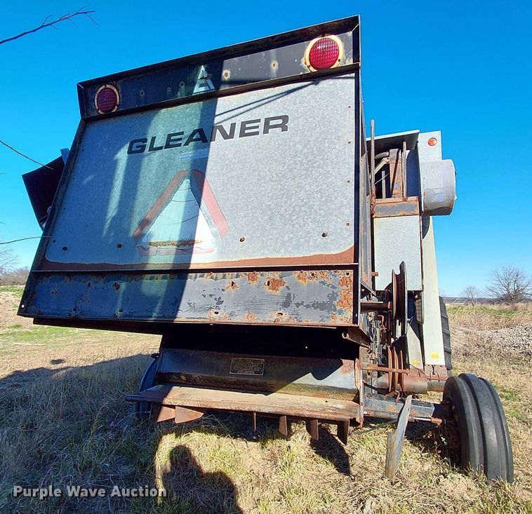 image for item EU0187 Allis-Chalmers M2 Gleaner combine