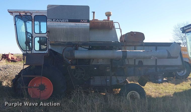 image for item EU0187 Allis-Chalmers M2 Gleaner combine