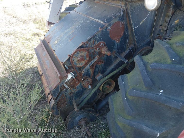image for item EU0187 Allis-Chalmers M2 Gleaner combine