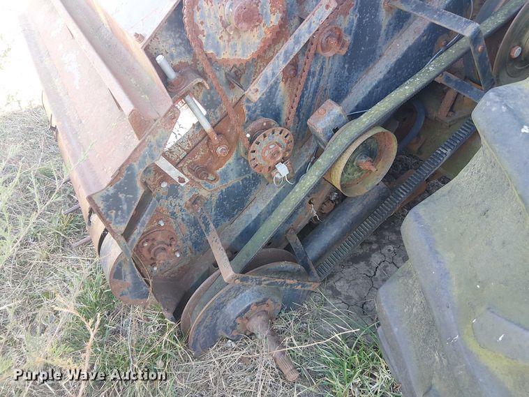 image for item EU0187 Allis-Chalmers M2 Gleaner combine
