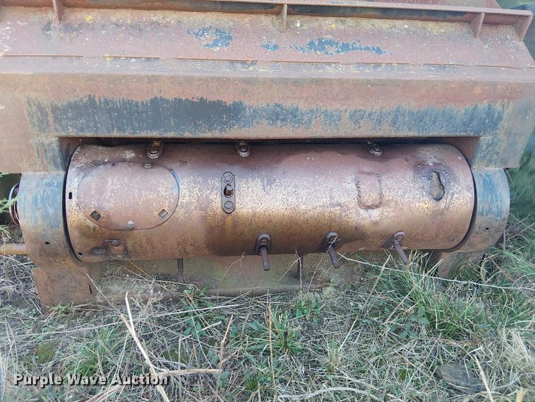 image for item EU0187 Allis-Chalmers M2 Gleaner combine