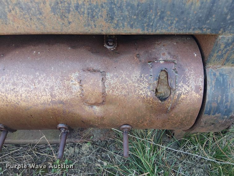 image for item EU0187 Allis-Chalmers M2 Gleaner combine