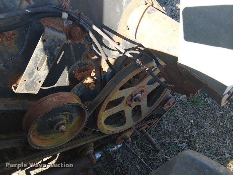 image for item EU0187 Allis-Chalmers M2 Gleaner combine