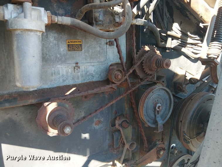 image for item EU0187 Allis-Chalmers M2 Gleaner combine