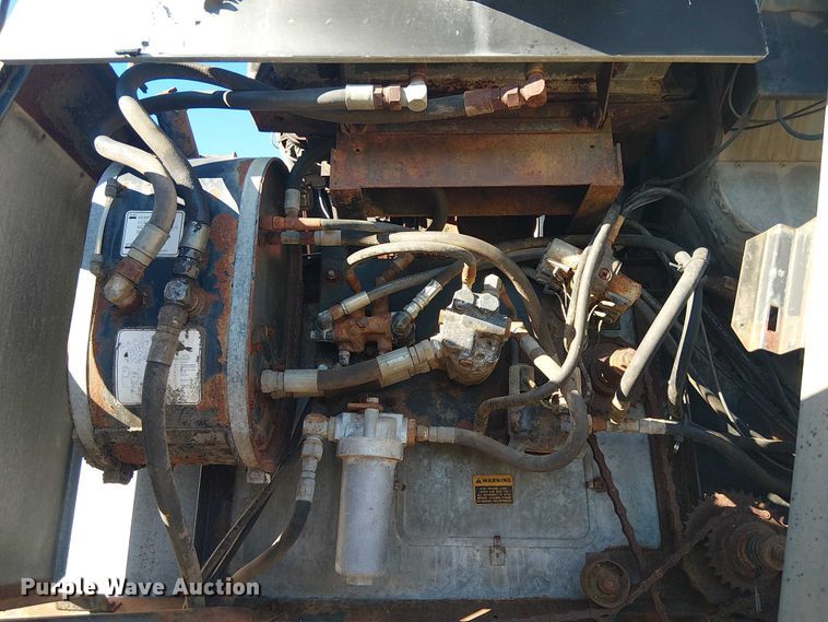 image for item EU0187 Allis-Chalmers M2 Gleaner combine