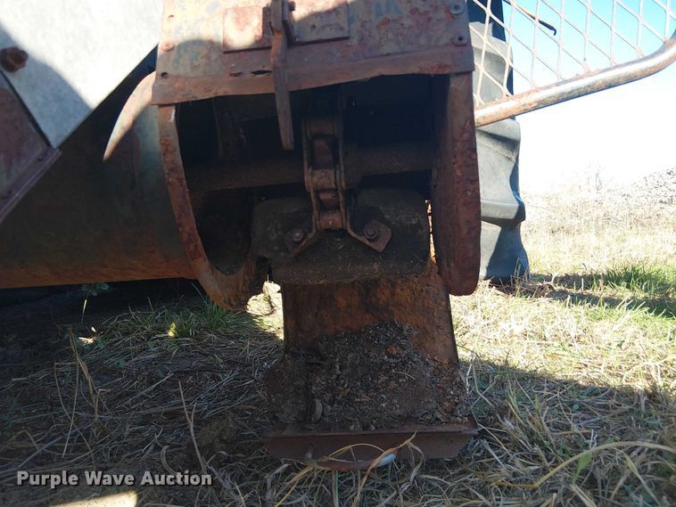 image for item EU0187 Allis-Chalmers M2 Gleaner combine