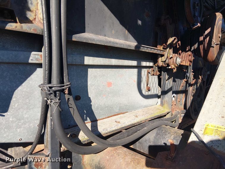 image for item EU0187 Allis-Chalmers M2 Gleaner combine