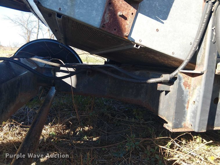 image for item EU0187 Allis-Chalmers M2 Gleaner combine