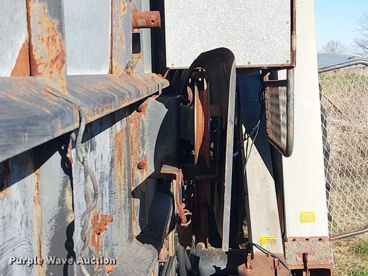 image for item EU0187 Allis-Chalmers M2 Gleaner combine