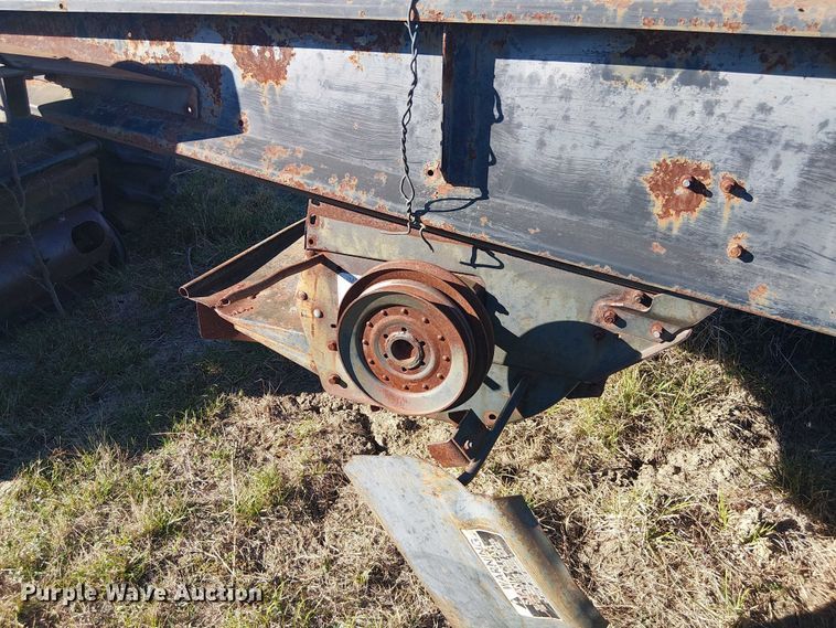 image for item EU0187 Allis-Chalmers M2 Gleaner combine