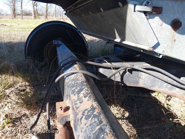 image for item EU0187 Allis-Chalmers M2 Gleaner combine