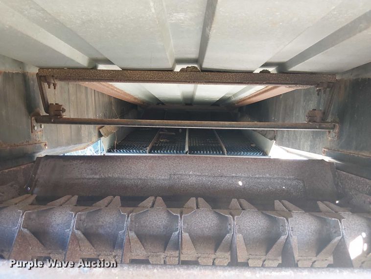 image for item EU0187 Allis-Chalmers M2 Gleaner combine