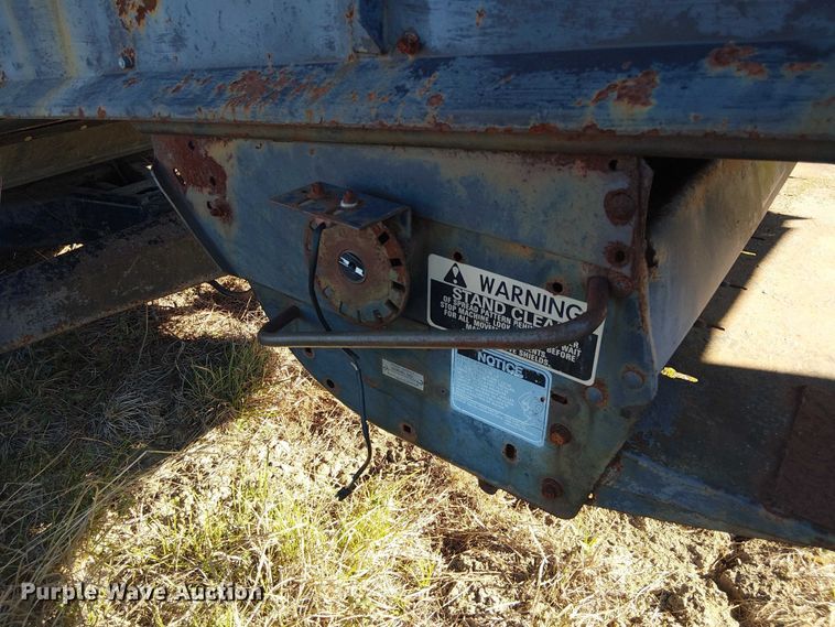 image for item EU0187 Allis-Chalmers M2 Gleaner combine