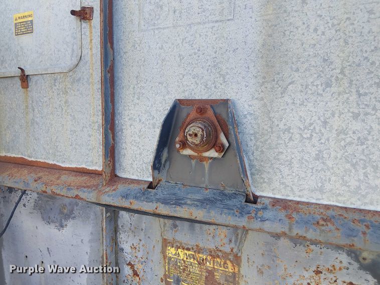 image for item EU0187 Allis-Chalmers M2 Gleaner combine