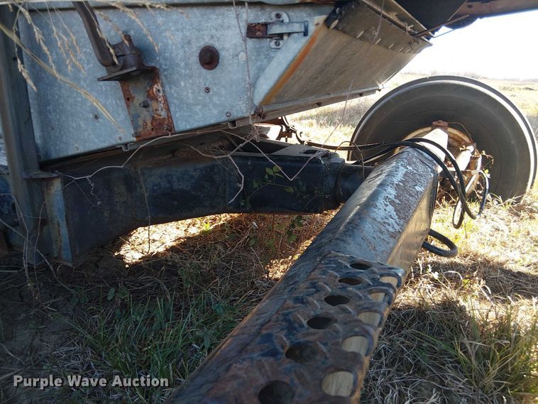image for item EU0187 Allis-Chalmers M2 Gleaner combine