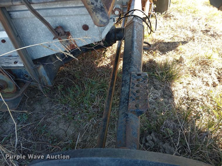 image for item EU0187 Allis-Chalmers M2 Gleaner combine