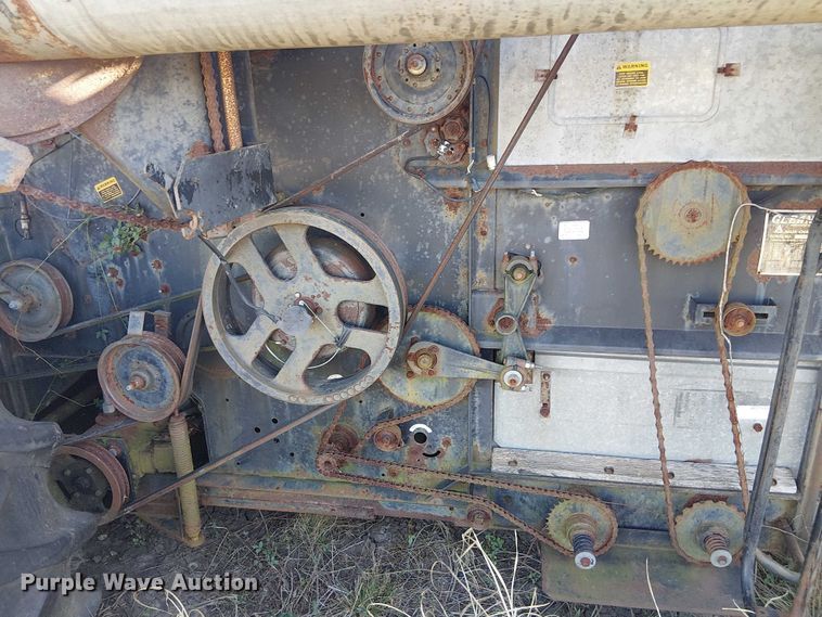 image for item EU0187 Allis-Chalmers M2 Gleaner combine