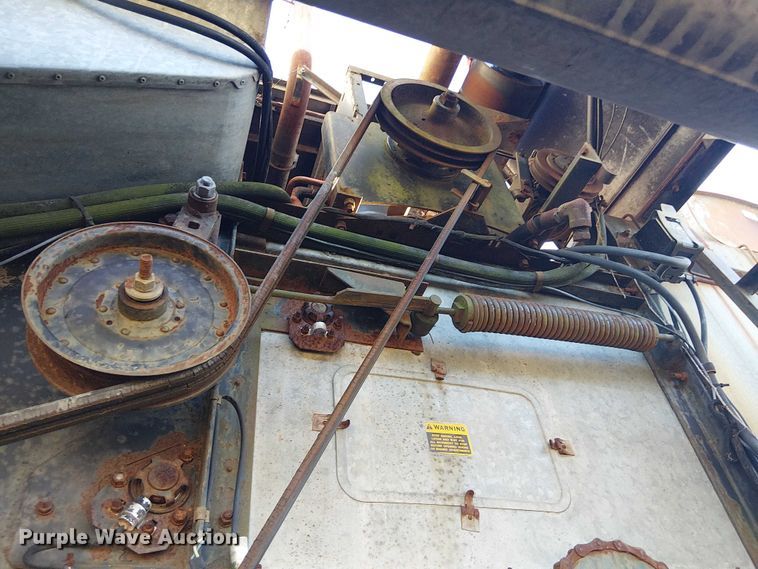 image for item EU0187 Allis-Chalmers M2 Gleaner combine