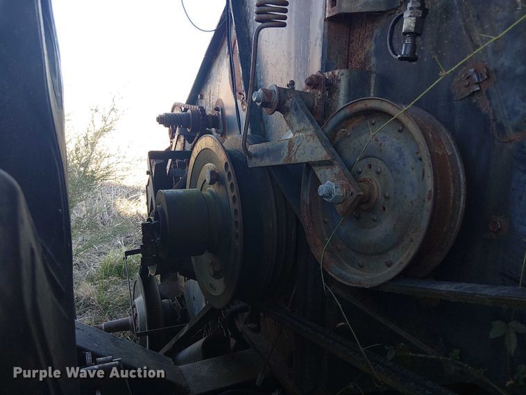 image for item EU0187 Allis-Chalmers M2 Gleaner combine