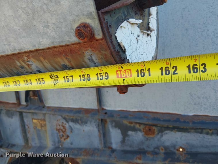 image for item EU0187 Allis-Chalmers M2 Gleaner combine