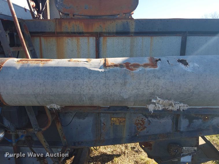 image for item EU0187 Allis-Chalmers M2 Gleaner combine