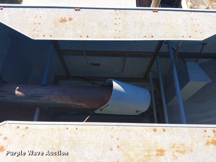 image for item EU0187 Allis-Chalmers M2 Gleaner combine