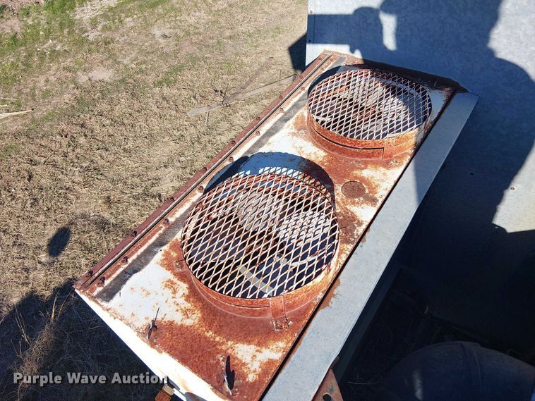 image for item EU0187 Allis-Chalmers M2 Gleaner combine