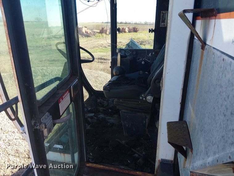 image for item EU0187 Allis-Chalmers M2 Gleaner combine