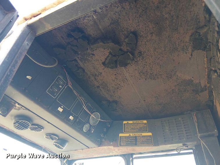 image for item EU0187 Allis-Chalmers M2 Gleaner combine