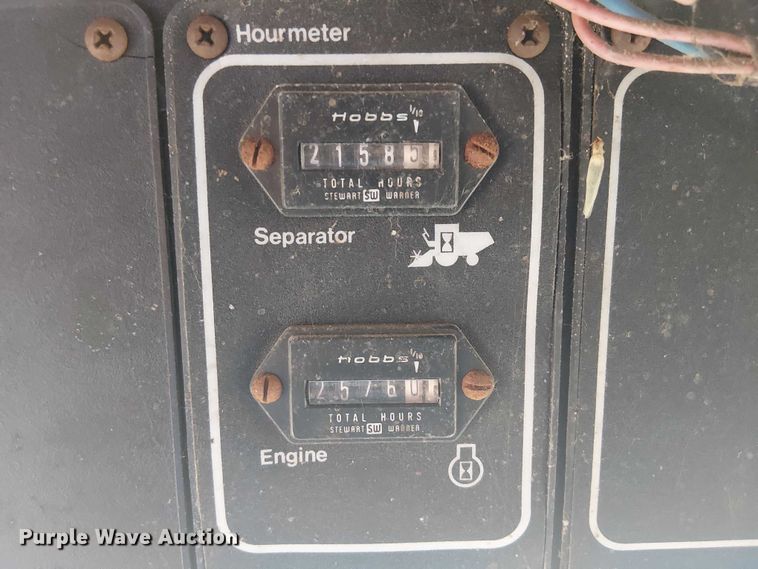 image for item EU0187 Allis-Chalmers M2 Gleaner combine