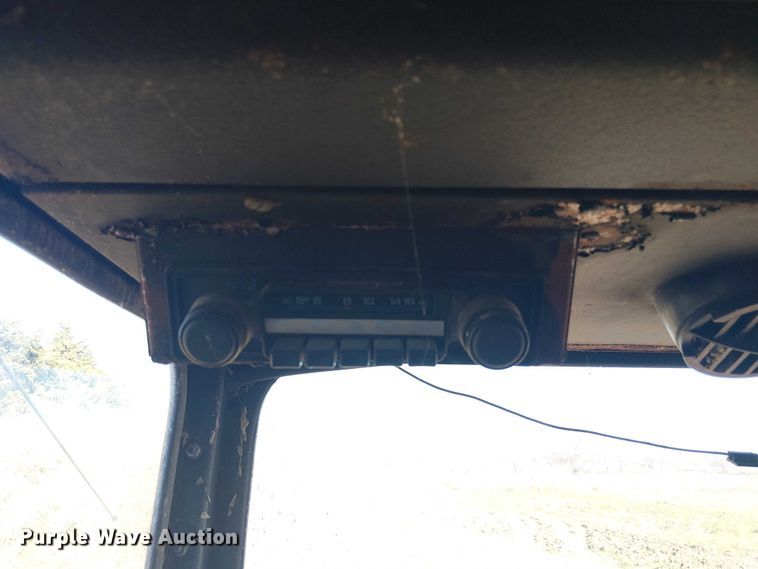 image for item EU0187 Allis-Chalmers M2 Gleaner combine