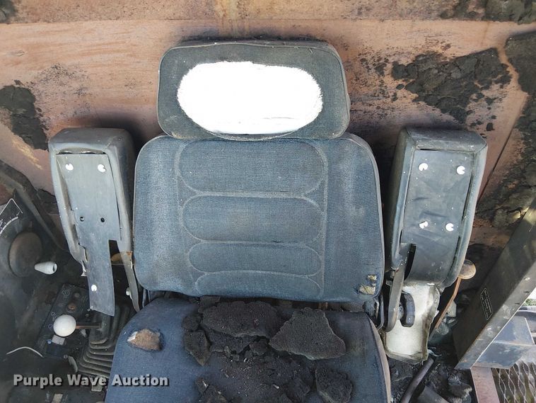 image for item EU0187 Allis-Chalmers M2 Gleaner combine