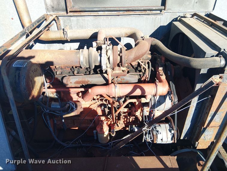 image for item EU0187 Allis-Chalmers M2 Gleaner combine