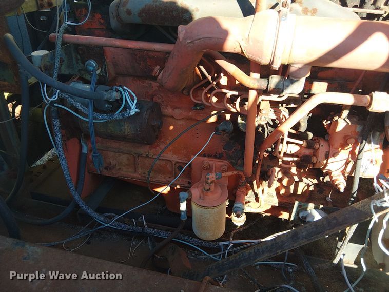 image for item EU0187 Allis-Chalmers M2 Gleaner combine