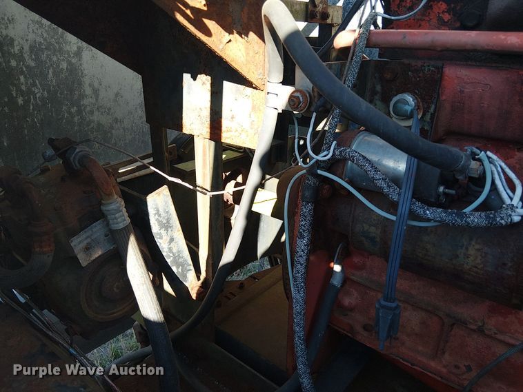 image for item EU0187 Allis-Chalmers M2 Gleaner combine