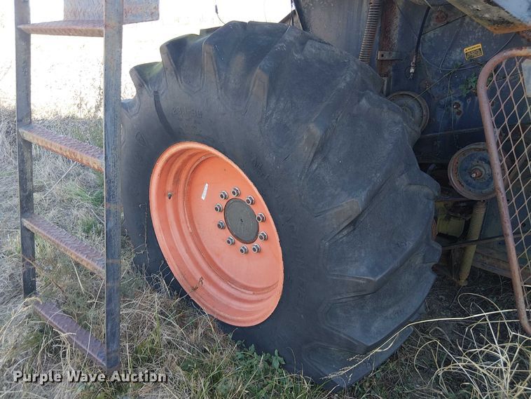 image for item EU0187 Allis-Chalmers M2 Gleaner combine