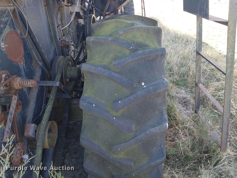 image for item EU0187 Allis-Chalmers M2 Gleaner combine