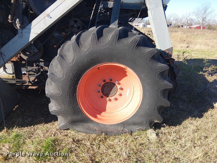 image for item EU0187 Allis-Chalmers M2 Gleaner combine