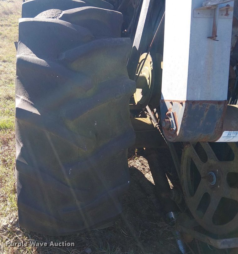 image for item EU0187 Allis-Chalmers M2 Gleaner combine