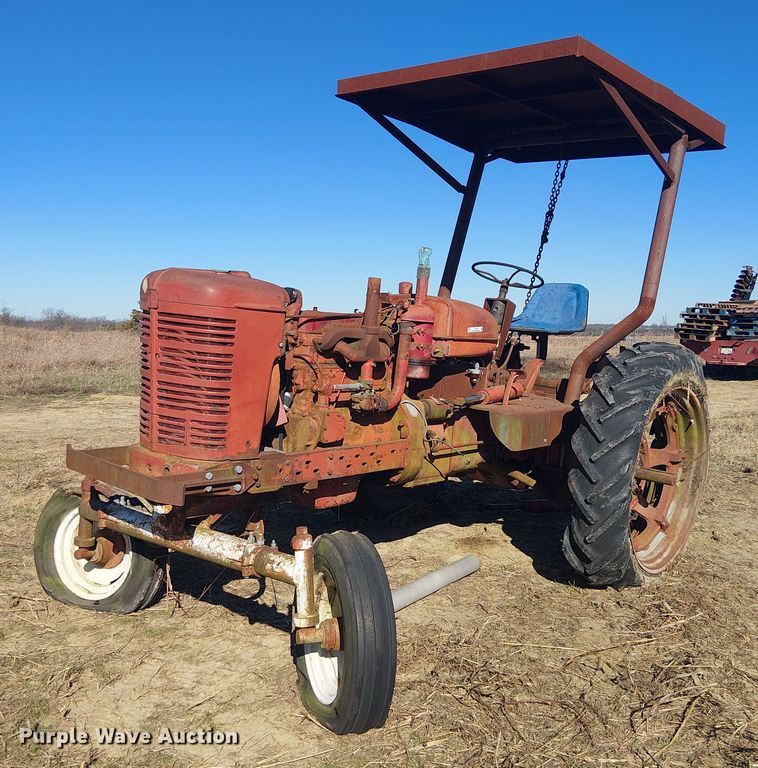 image for item EU0198 International SM tractor