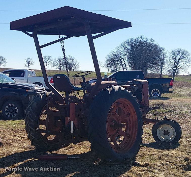 image for item EU0198 International SM tractor