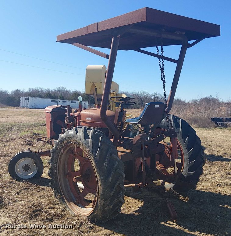 image for item EU0198 International SM tractor