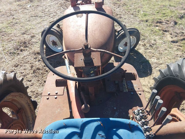 image for item EU0198 International SM tractor